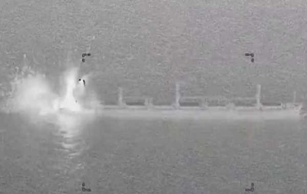 ABŞ qırıcısı yük gəmisini belə vurdu: CENTCOM-dan açıqlama