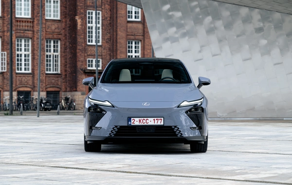Yeni Lexus ES. zəriflik və innovasiyanın yeni nəsli