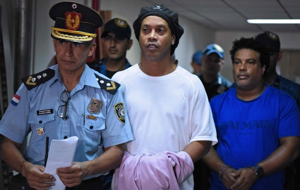 Ronaldinyo həbsxanada çempion olub, mükafat olaraq donuz almağından danışıb