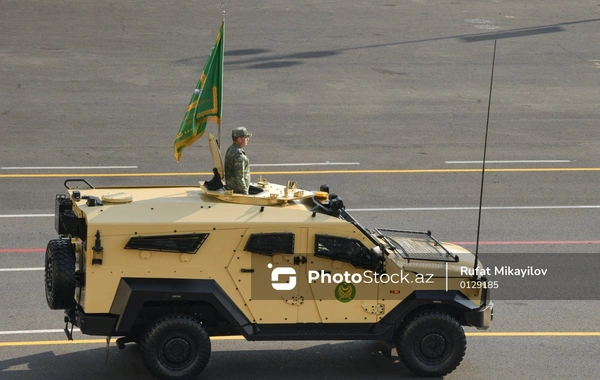 Bakıdakı hərbi paraddan maraqlı FOTOLAR