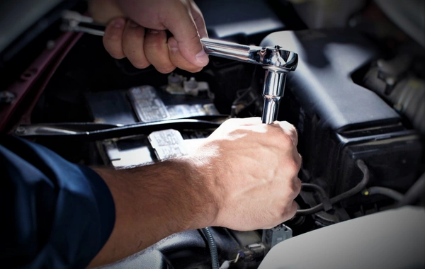 Yük avtomobillərinin ehtiyat hissələrini oğurlayan maşın ustası saxlanılıb