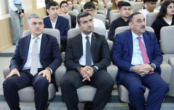 SOCAR-ın Bakı Ali Neft Məktəbinin nəzdində fəaliyyət göstərən Rəqəmsal Biliklər Liseyinin rəsmi açılış mərasimi keçirilib