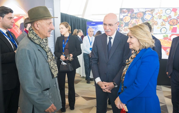 "Yüksələn işıq": REZA-nın fotosərgisi Heydər Əliyev Beynəlxalq Aeroportunda təqdim olunur