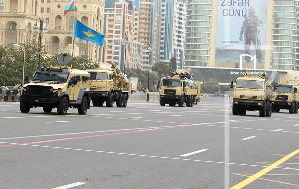 В Баку прошел марш военнослужащих в честь Дня Победы