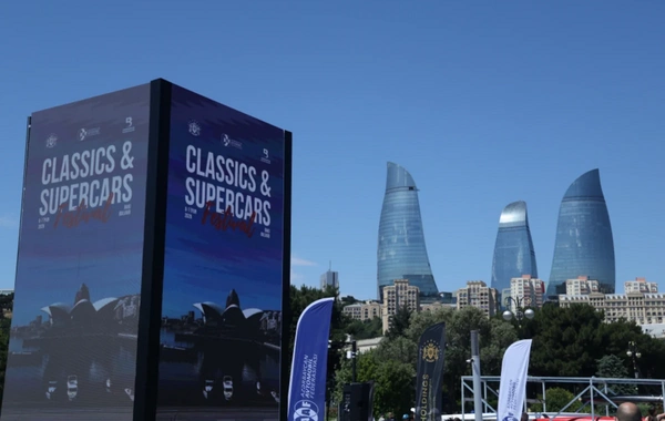 Bakı bulvarında klassik və sürət avtomobillərinin festivalı keçirilir
