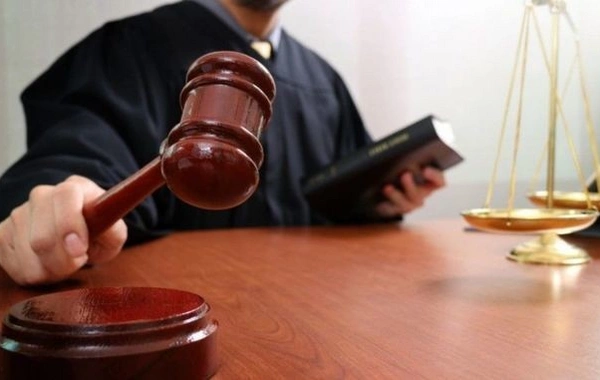 Məhkəmə anasına qarşı sərt davranan övladı miras payından məhrum edib