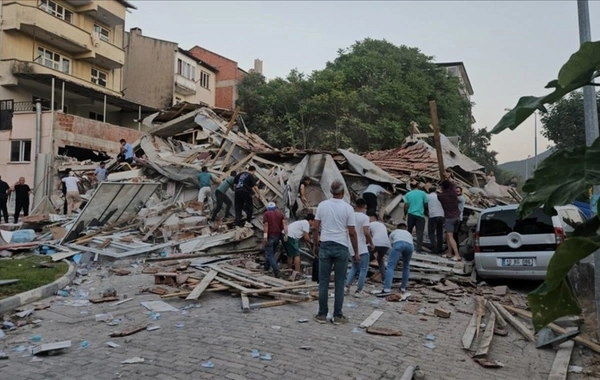 A strong earthquake occurred in Turkey: ten buildings collapsed, people are trapped under the rubble