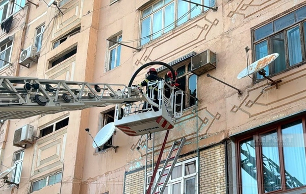 Sumqayıtda çoxmərtəbəli binada yanğın baş verib