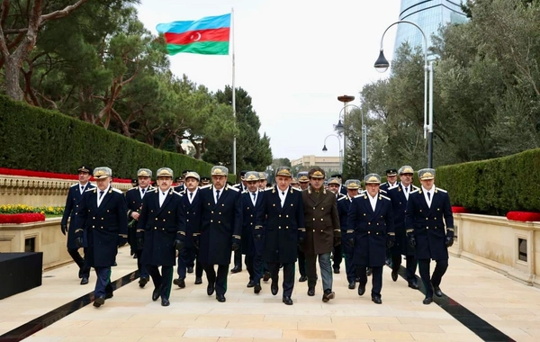 Prokurorluq əməkdaşları Şəhidlər xiyabanını ziyarət edib