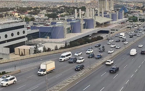 İlk dərs günündə Bakı yollarında nəqliyyatın sıxlığı yaranıb