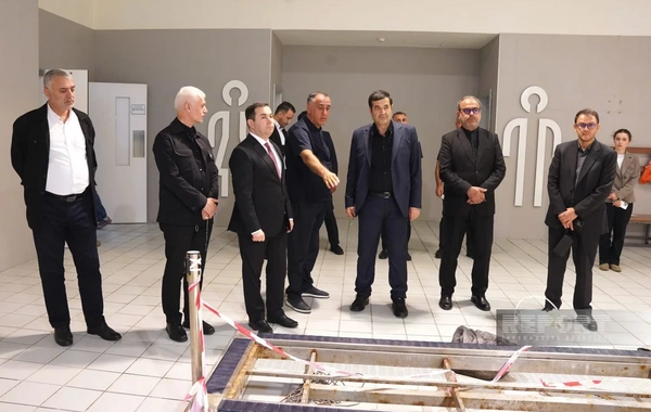 İranın idman və gənclər naziri Bakı Su İdman Sarayı ilə tanış olub