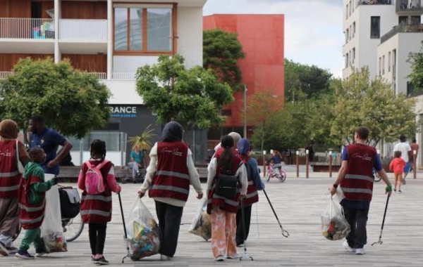 Fransanın 19 şəhərində müsəlmanlar təmizlik aksiyası keçirdi