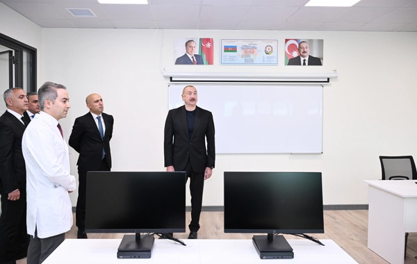 İlham Əliyev Qarabağ Universitetinin Klinikası binasının açılışında iştirak edib