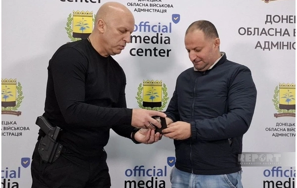 Символ международной солидарности: сотруднику Report и Baku TV вручен почетный знак Донецка