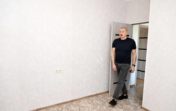 Prezident İlham Əliyev Xocalıda hərbi qulluqçular üçün nəzərdə tutulan fərdi evlərdə yaradılmış şəraitlə tanış olub