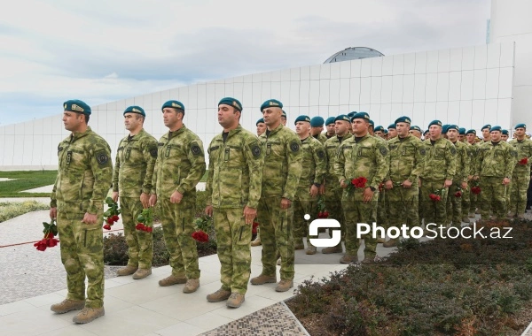 Azərbaycan xalqı Zəfər parkını ziyarət edir