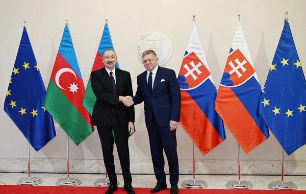İlham Əliyevin Slovakiyanın Baş naziri ilə təkbətək görüşü olub
