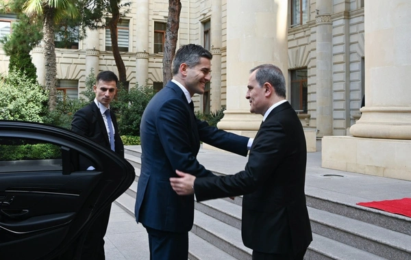 Ceyhun Bayramovun Niderland XİN rəhbəri ilə görüşü başlayıb