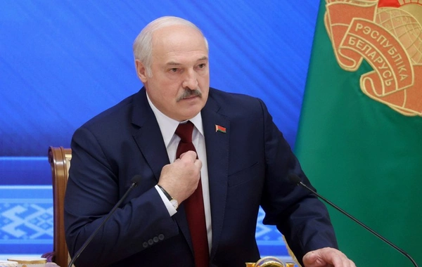 Lukaşenko Trampı Bakı ilə İrəvan arasında imzalanan sülh sazişinə görə təbrik edib