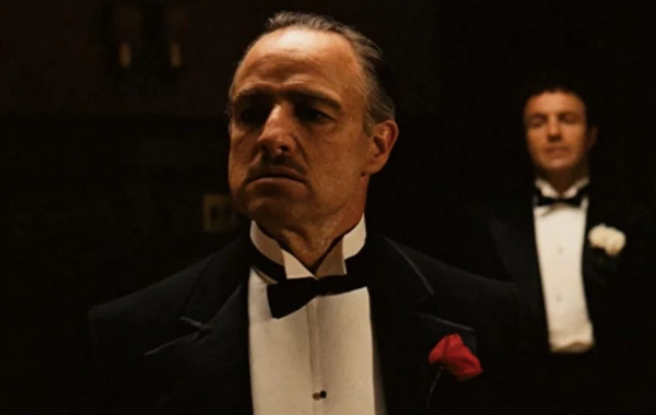 Cəsədinin külləri iki qitəyə səpələnən Marlon Brando niyə tənha öldü?