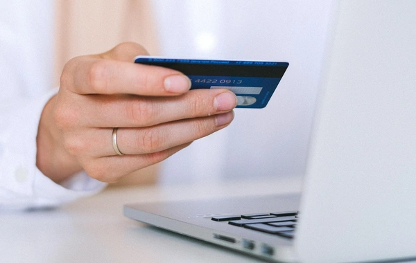 Ödəniş kartları ilə fırıldaqçılıq hallarının sayı dörd dəfə artıb