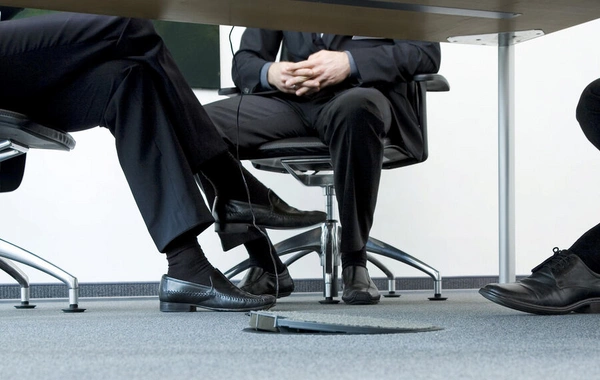 Doctor explained why you shouldn't sit with "leg over leg"