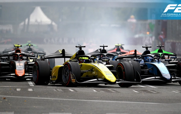 В ходе основной гонки "Формулы 2" произошла авария