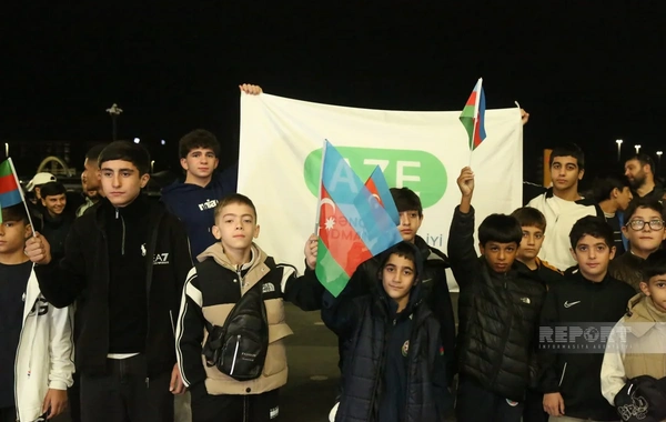 Dünya çempionatında uğurla çıxış edən yunan-Roma güləşçilərimiz Vətənə dönüblər