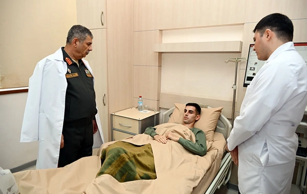 Руководство Минобороны Азербайджана посетило военный госпиталь