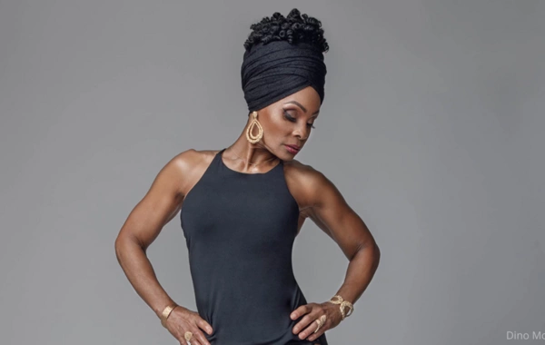 Выглядящая гораздо моложе своих лет 74-летняя женщина раскрыла свой секрет