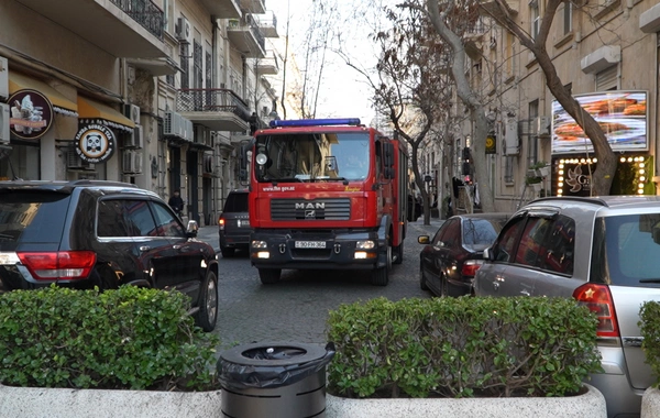 "Fəvvarələr meydanı"nda TƏLİM - Yanğınsöndürən maşınlar sərbəst hərəkət edə bilmədi