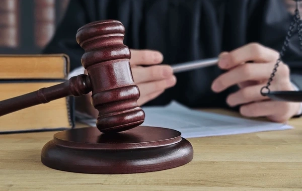 Bakıda xala tiktoker olan bacısı qızını məhkəməyə verdi