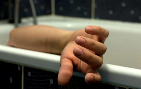 В Баку 24-летний парень скончался в ванной комнате