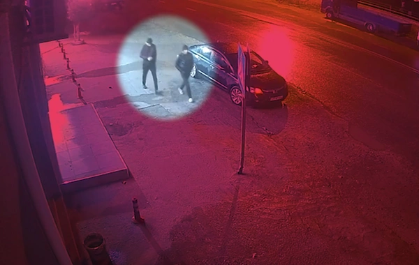 Qara maska iləmağazadan oğurluq edən əmioğluları ƏLƏ KEÇDİ