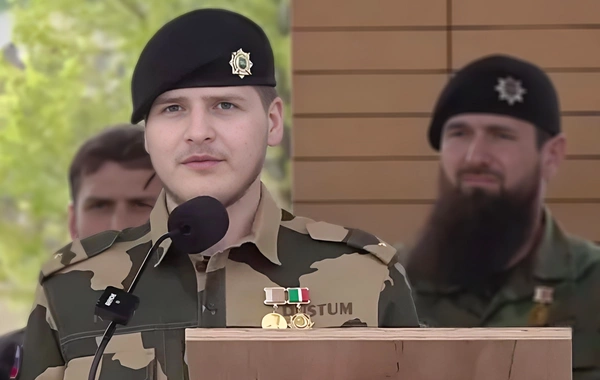 Ramzan Kadırovun oğlu Adam medalları və yeni rütbəsi ilə görüntülənib