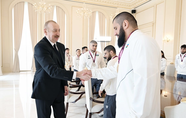 İlham Əliyev Avropa çempionatında komanda hesabında çempion olan güləşçiləri qəbul edib