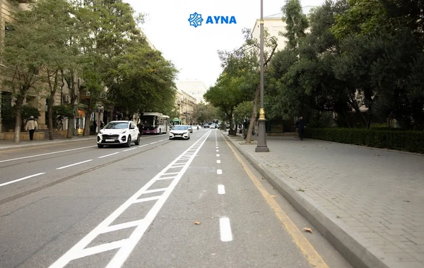 Bakının bu prospektində mikromobillik zolağı təşkil olunub