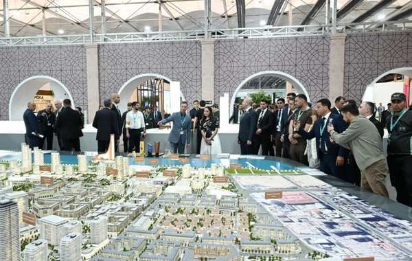 Leyla və Arzu Əliyevalar "Urban Expo" sərgisi ilə tanış olublar