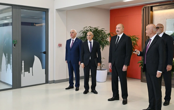 İlham Əliyev Pirallahı Sənaye Parkında dərman istehsalı müəssisəsinin açılışında iştirak edib