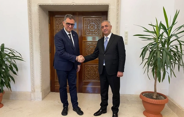 Prezidentin xüsusi nümayəndəsi Qarabağ bölgəsinin Rumıniya regionları ilə əlaqələrinin qurulmasını müzakirə edib