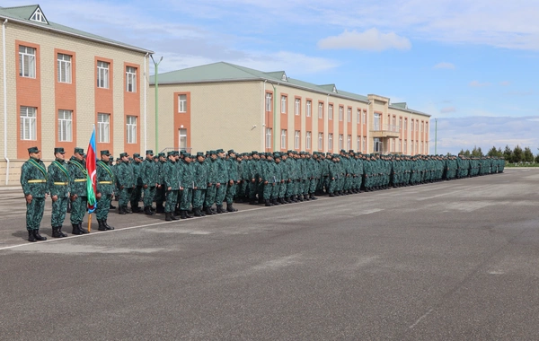 Hərbi xidməti başa vuran sərhədçi əsgərlər evlərinə yola salınıb