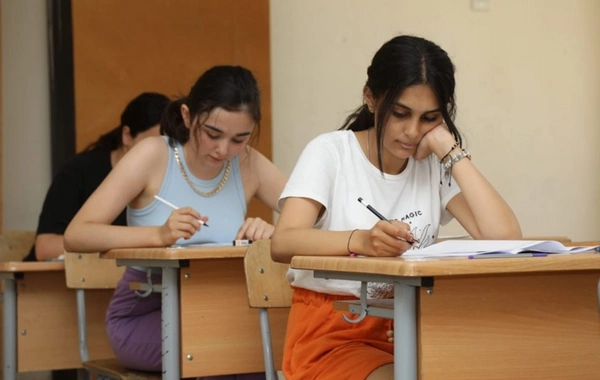 В Азербайджане около 59 тысяч учеников сдадут выпускные экзамены