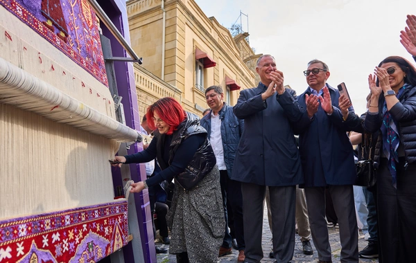 Azercell Beynəlxalq Xalça Festivalında Minlərlə ilmə, bir güc xalçasını təqdim etdi