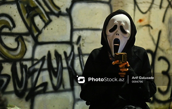 В Баку 15-летней девушке наложили 11 швов после посещения дома страха