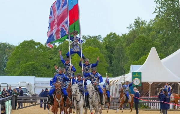 Böyük Britaniya kralı III Çarlz Qarabağ atlarının şousunu izləyib