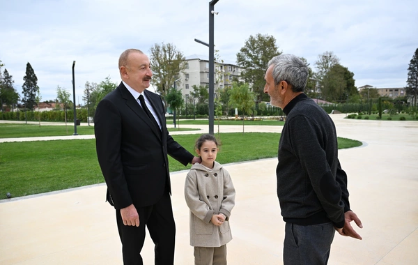 İlham Əliyev Anım Günü ilə əlaqədar Vətən müharibəsi şəhidlərinin xatirəsini bir dəqiqəlik sükutla yad edib