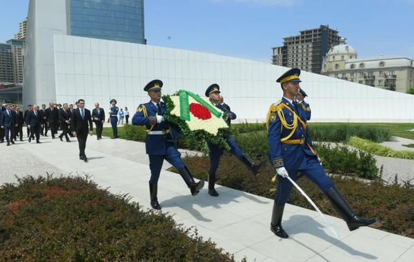 Türkmənistan Prezidenti Zəfər parkını ziyarət edib
