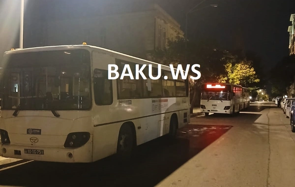 Bakıda avtobus dayanacağı "davası" - Nə baş verir?