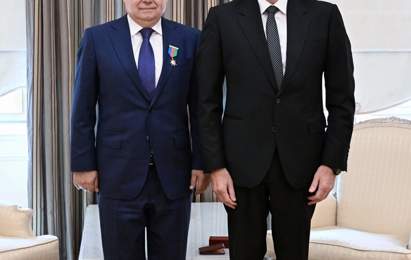 Президент Ильхам Алиев вручил Курбану Курбанову орден "Достлуг"