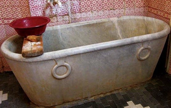 "Fantaziya" hamamının söküləcəyi ilə bağlı iddialara - Cavab